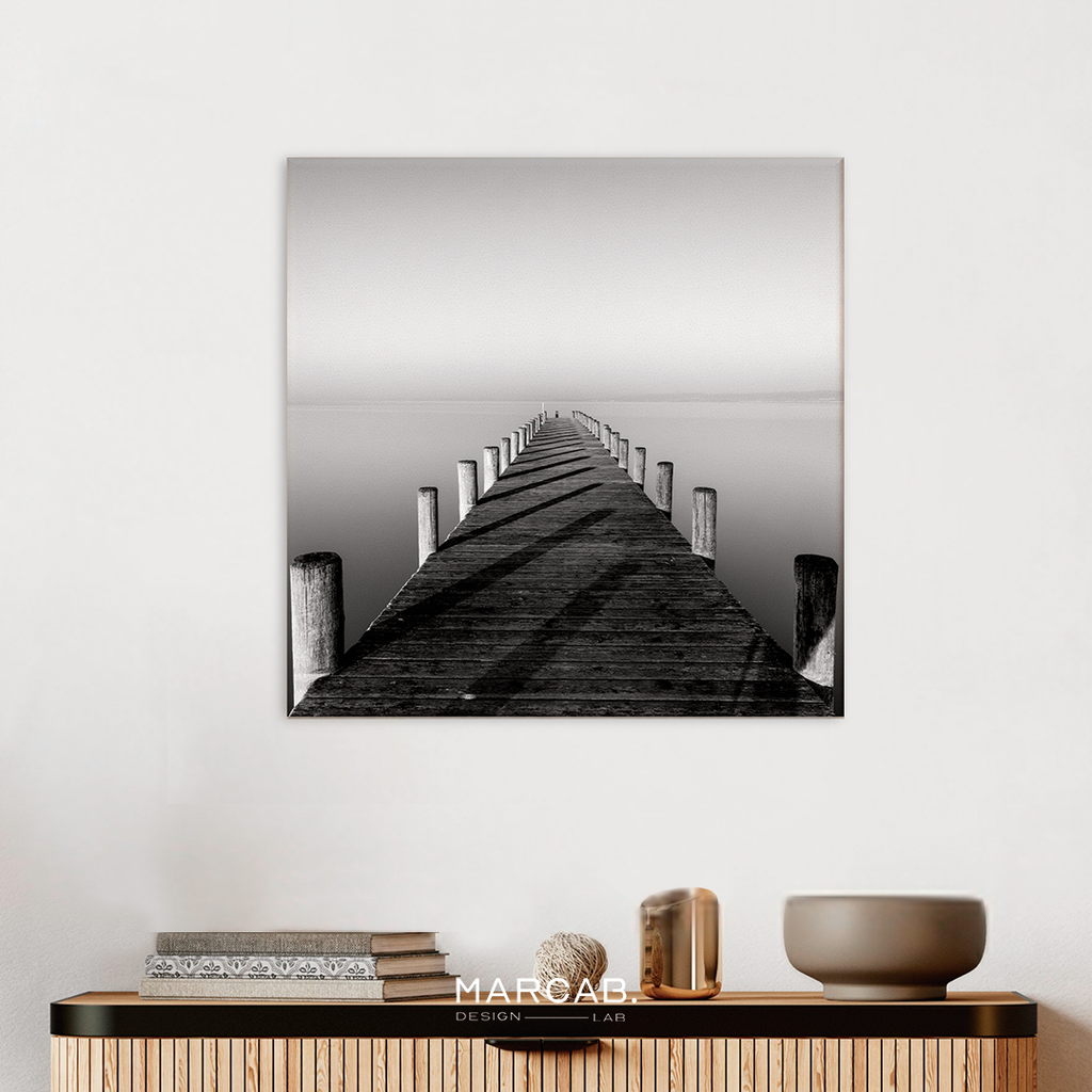 Muelle en blanco y negro